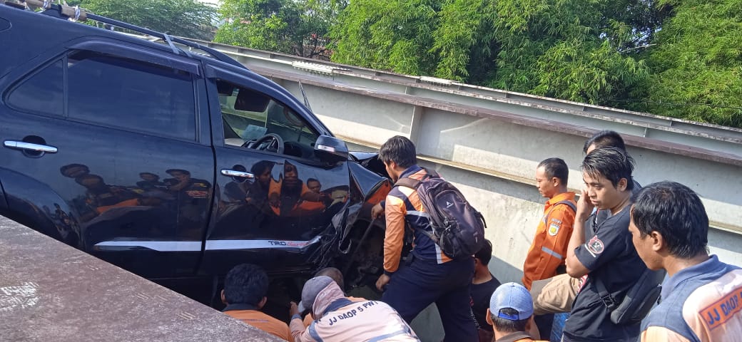 Supir Mobil Melintang di Rel Kereta Diamankan Polsek Sumpiuh, Setelah Sempat Kabur