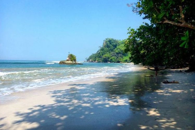 7 Pantai Cilacap dengan Pemandangan Indah yang Harus Didatangi