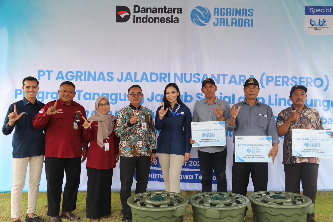 Warga Pesisir Kebumen Belajar Budidaya Ikan dalam Ember