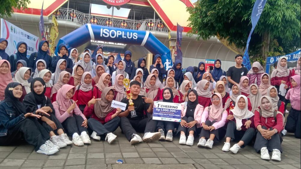 SMKN 1 Kebumen Juara Lomba Cheering KHM 2025