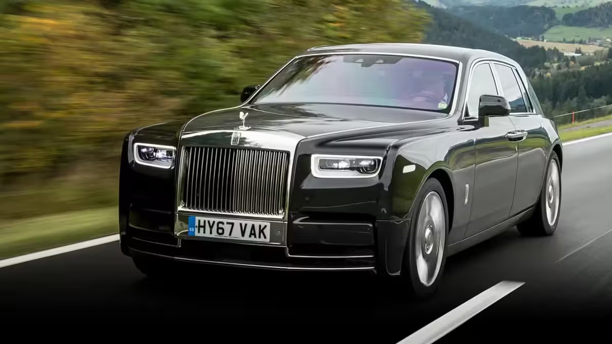 Kenali Rolls-Royce Phantom Kombinasi Sempurna antara Performa dan Kemewahan