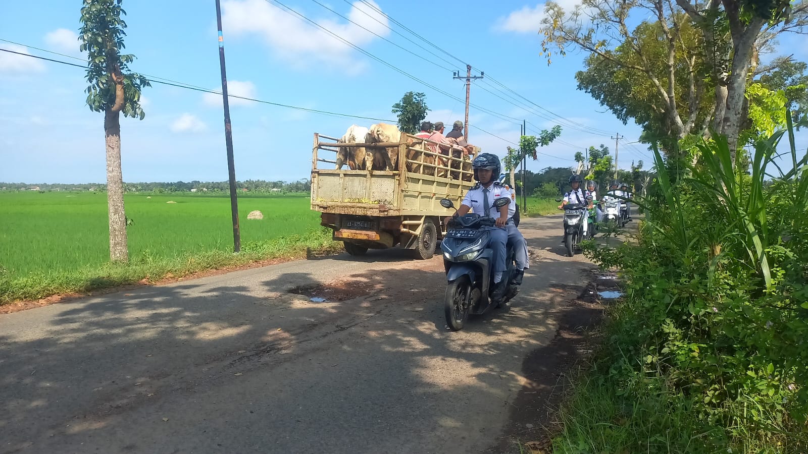 Warga Berharap Perbaikan Jalan Rusak Puring-Gombong Disegerakan 