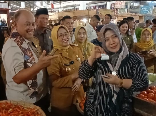 Bupati Kebumen Integrasikan MBG dengan Pasar Lokal Melalui Program MBG Nglarisi Pasar dan Petani