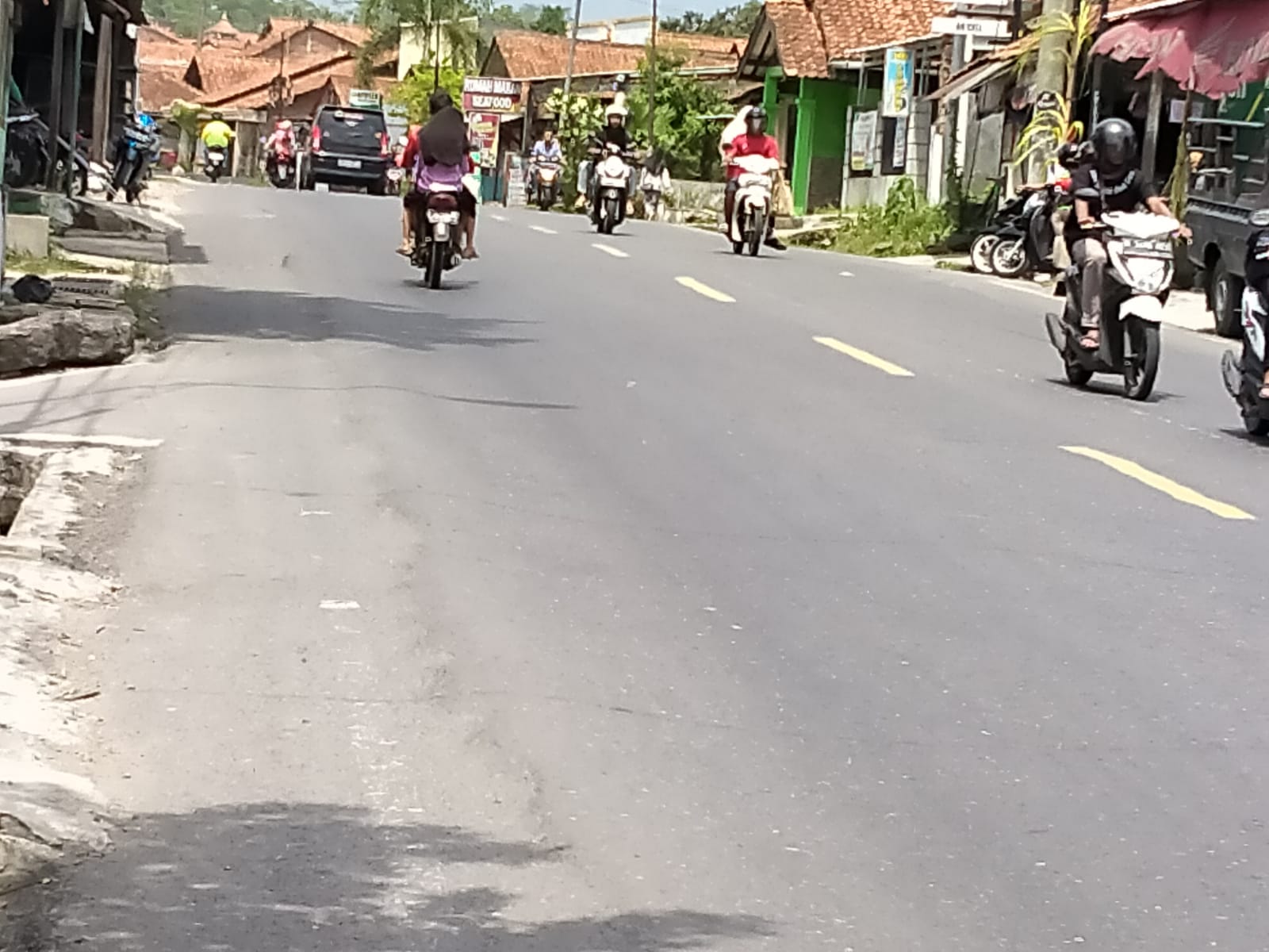 Jalan Raya Desa Pancasan, Ajibarang Bergelombang dan Minim Penerangan