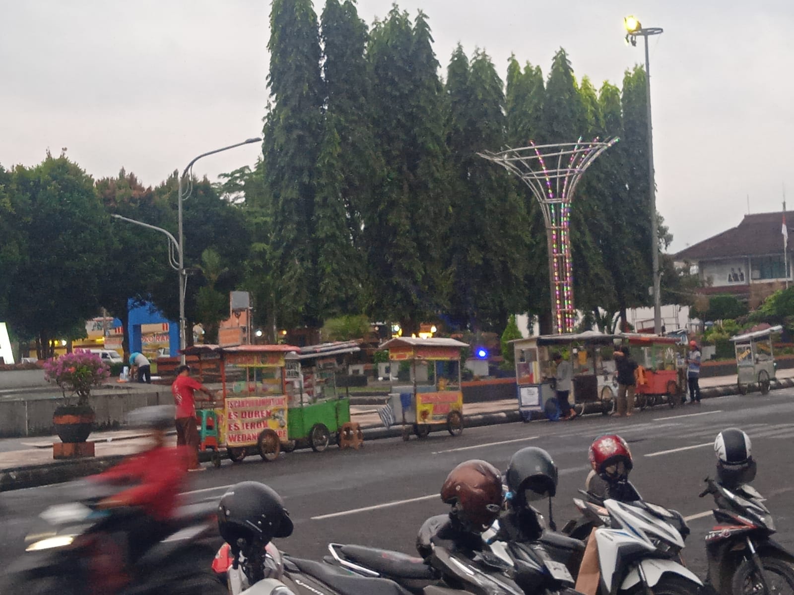 Sisi Selatan Alun-Alun Masih Primadona Bagi Warga Purbalingga