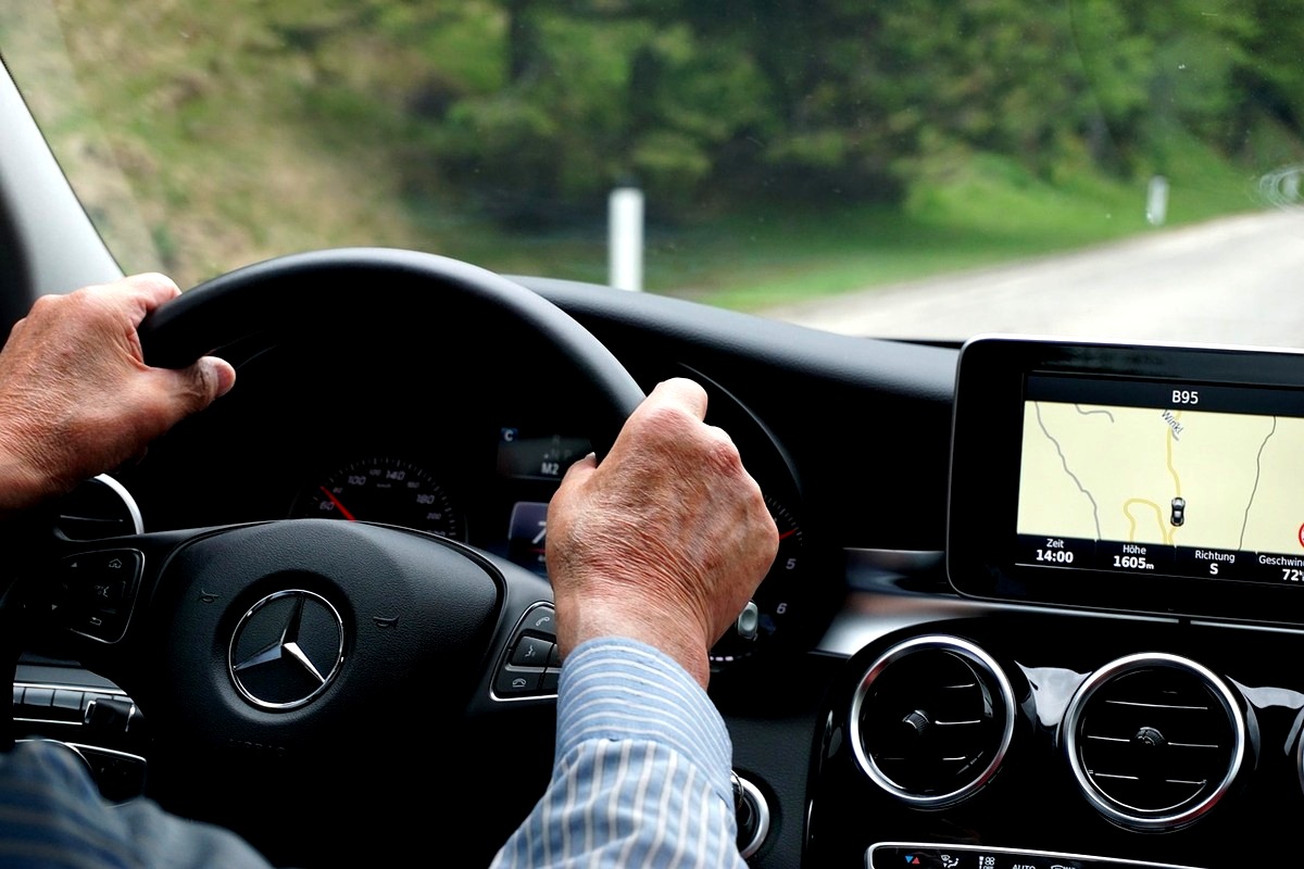 Tips Berkendara Mobil Saat Puasa, Tetap Aman dan Nyaman di Jalan