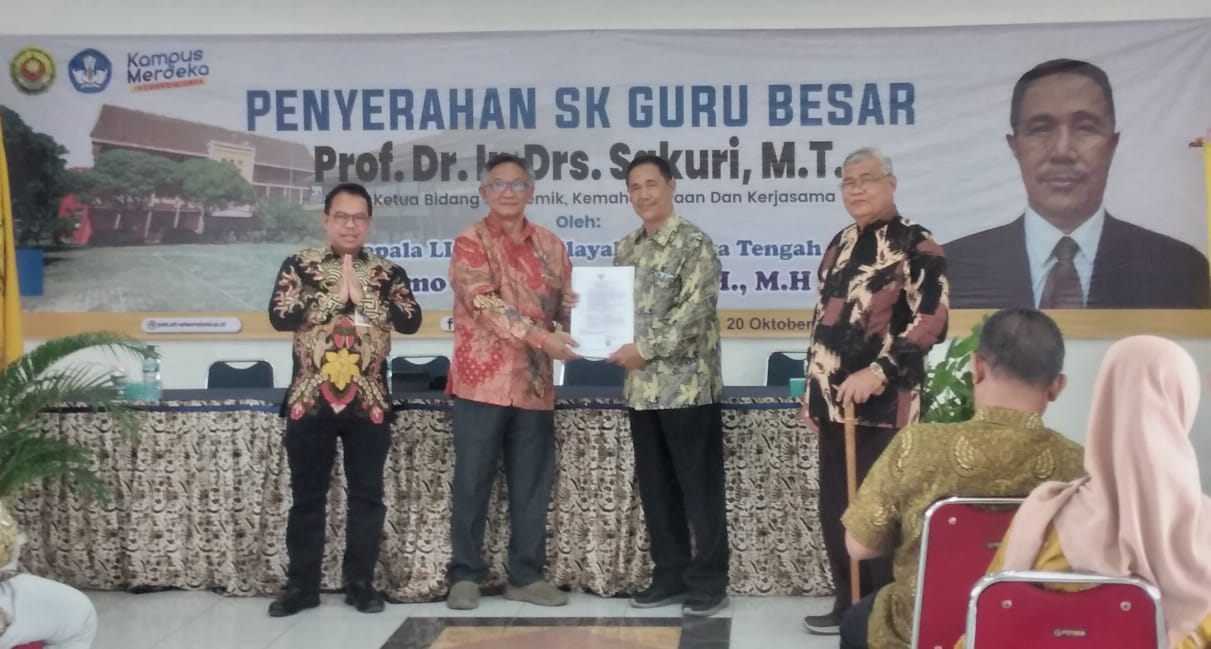 Prof Sakuri Wakil Ketua STT Wiworotomo Terima SK Guru Besar dari LLDIKTI Wilayah VI 