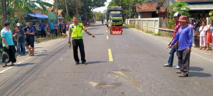 Motor vs Truk Trunton di Jalan Raya Ajibarang - Wangon, Pengendara Meninggal di Tempat
