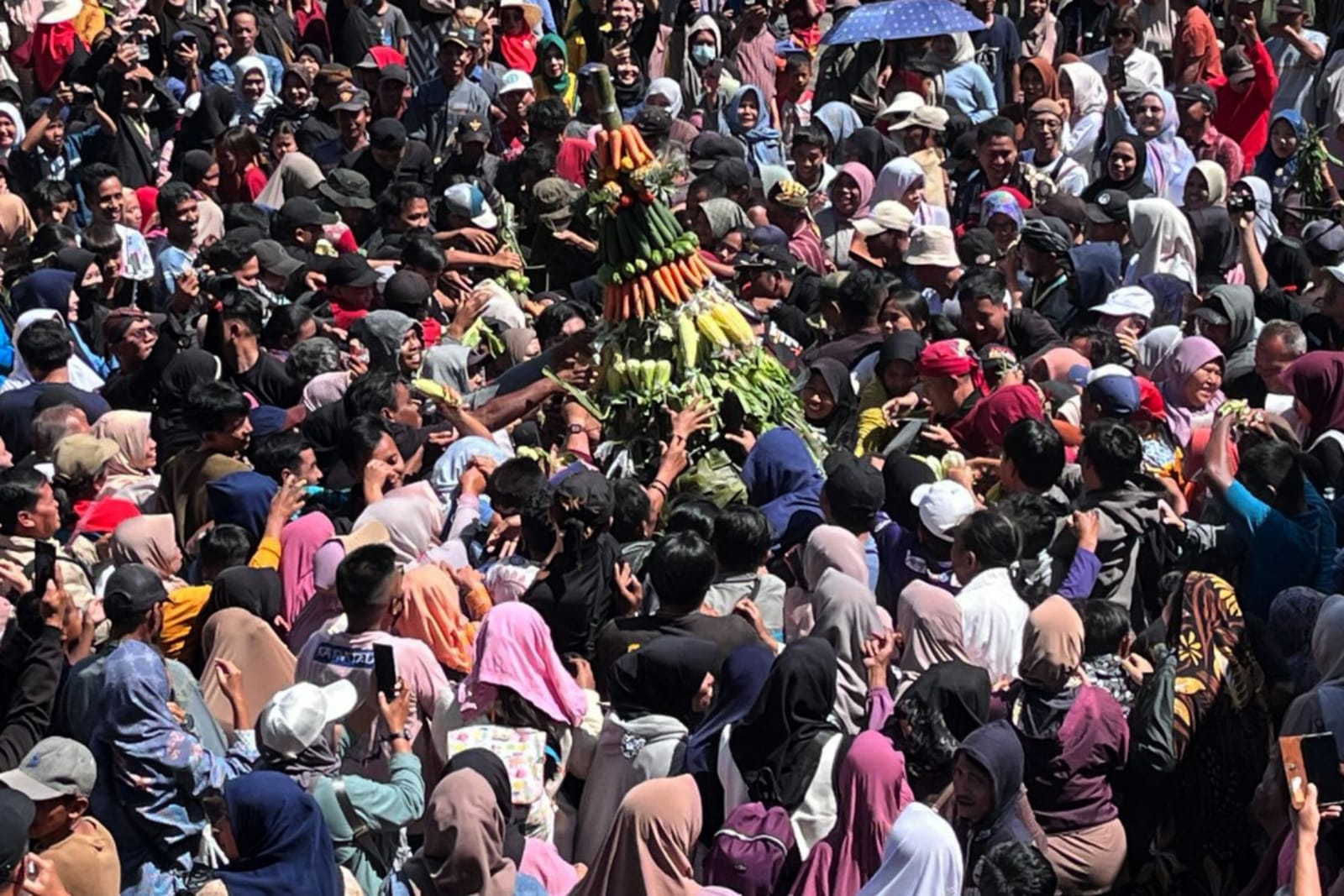 Lebih Dari 700 Warga Terlibat, Grebeg Sura Baturraden Kembali Meriah