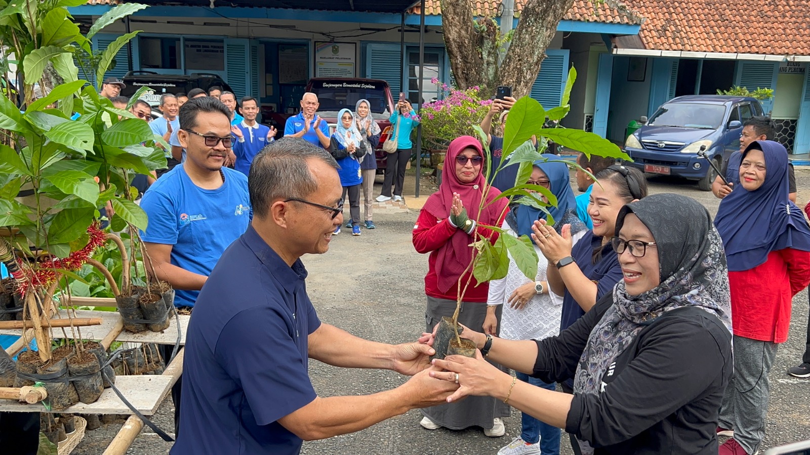 Pendidikan dan Konservasi Menyatu, Banjarnegara Tanam 12 Ribu Pohon Kopi