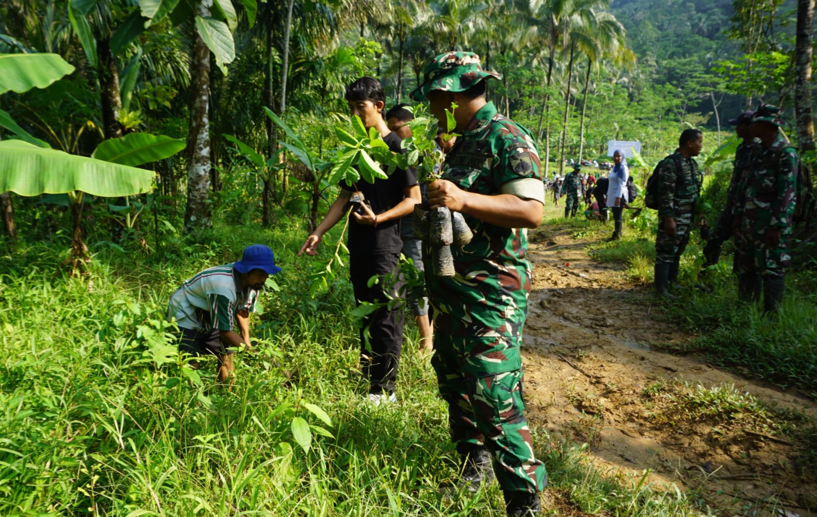 TMMD Reguler ke-128 Purbalingga Tanam 7.300 Bibit Pohon di Desa Krangean