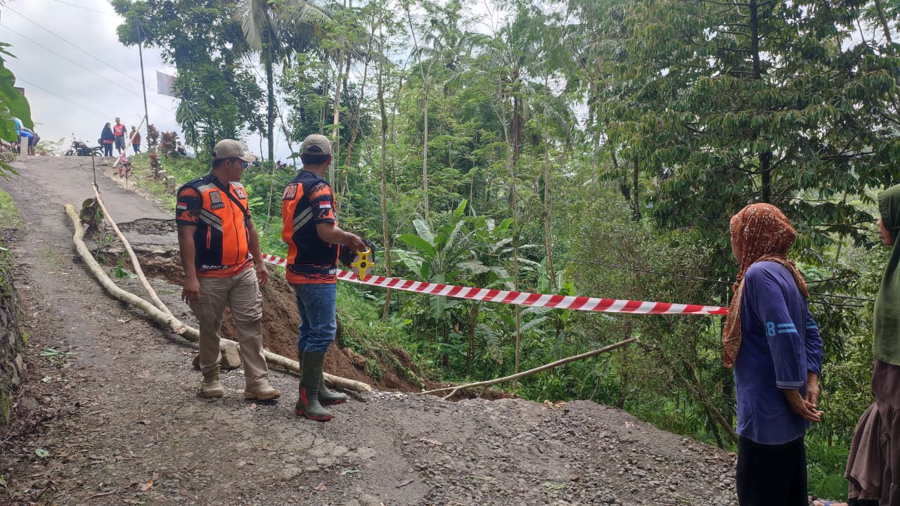 Penanganan Jalan Longsor Panusupan Purbalingga Rampung Separuh