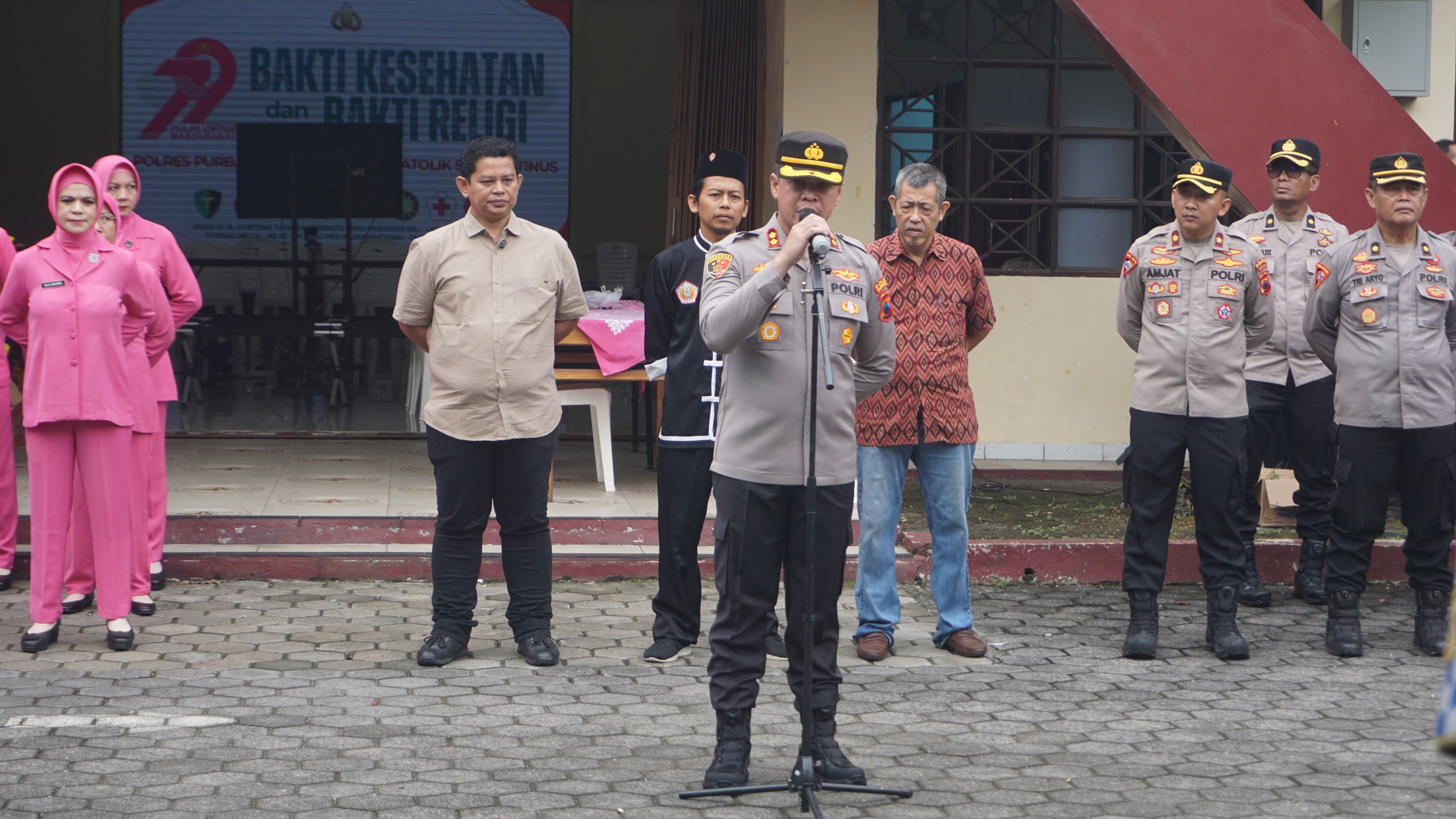 Rangkaian Hari Bhayangkara Ke 79, Polres Purbalingga Gelar Bakti Kesehatan dan Bakti Religi di Gereja Katolik