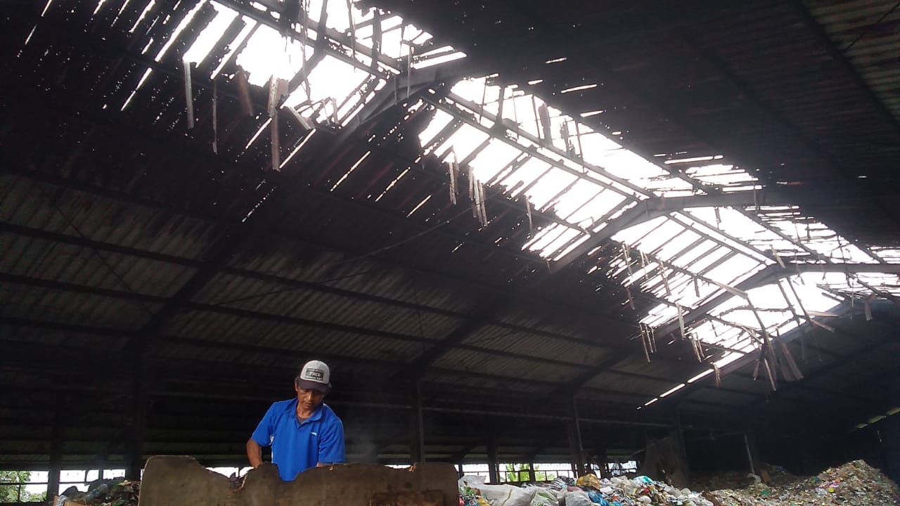 TPST Sumpiuh Tunggu Perbaikan Lanjutan Atap Rusak