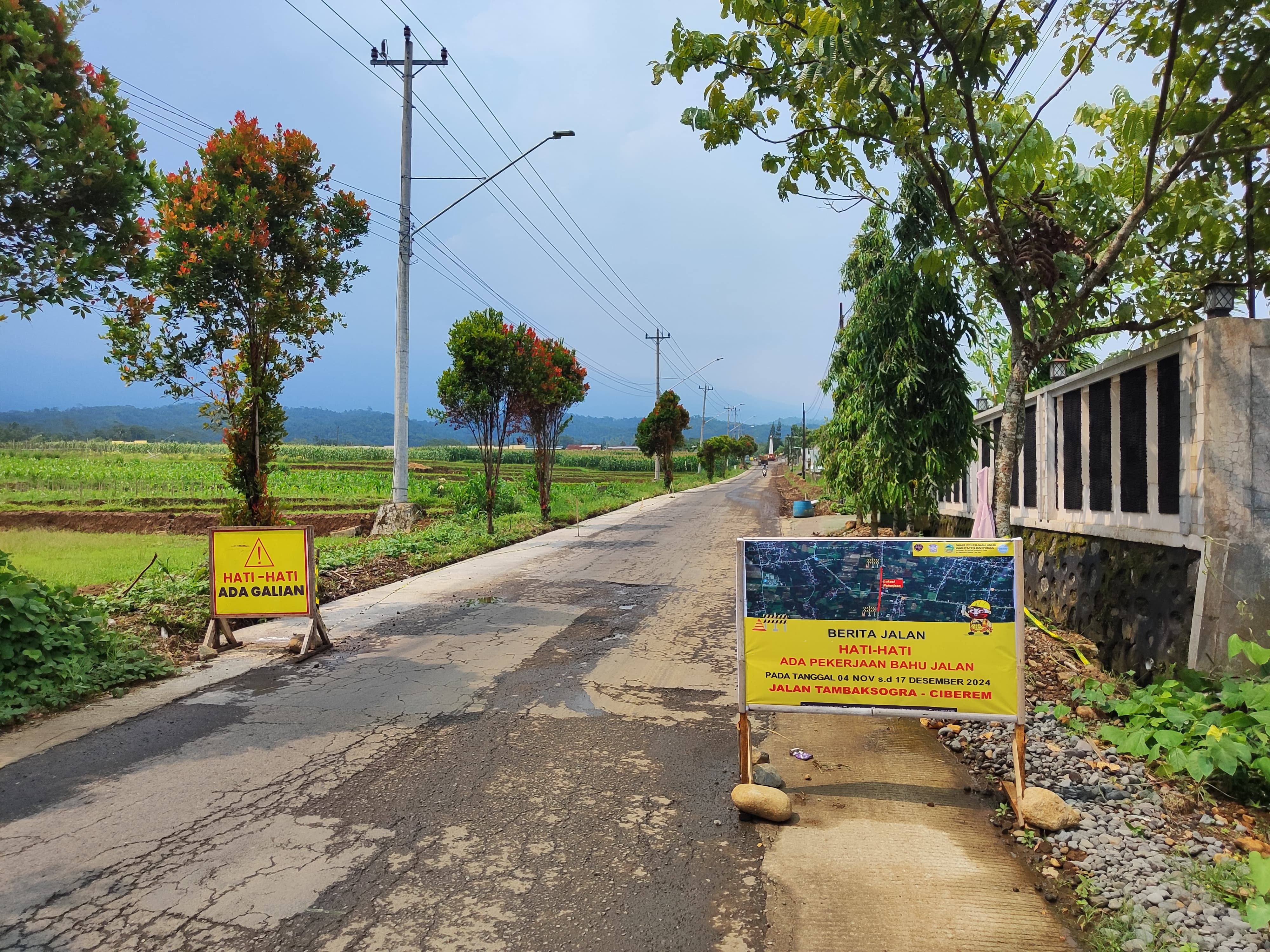 Ruas Jalan Tambaksogra-Ciberem Dibangun Bahu Jalan 