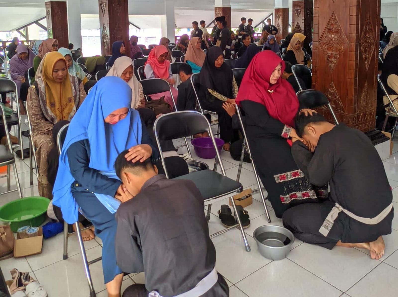 Bentuk Manusia Berbudi Pekerti luhur, PSHT Purbalingga Laksanakan Sungkeman