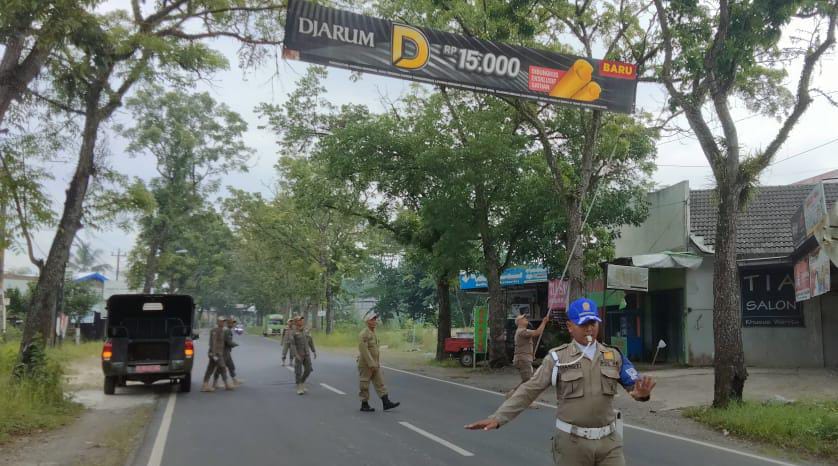 Satpol PP Temukan Reklame Melanggar Aturan, Didominnasi Iklan Rokok