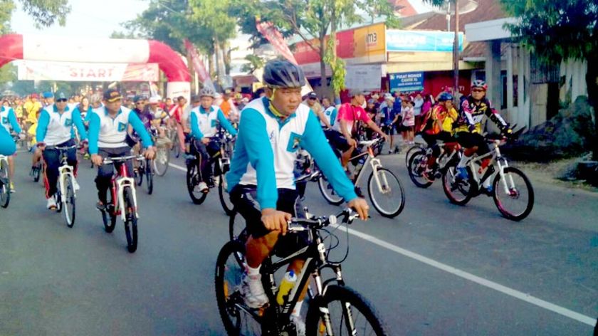 3.500 Pesepeda Banjarnegara Ikuti Sepeda Santai HUT Bhayangkara