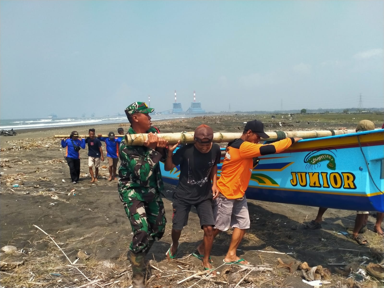 Ditemukan Perahu Jukung di Pantai Muara Bleberan Adipala, Cilacap, Diduga Ada Nelayan Tenggelam 
