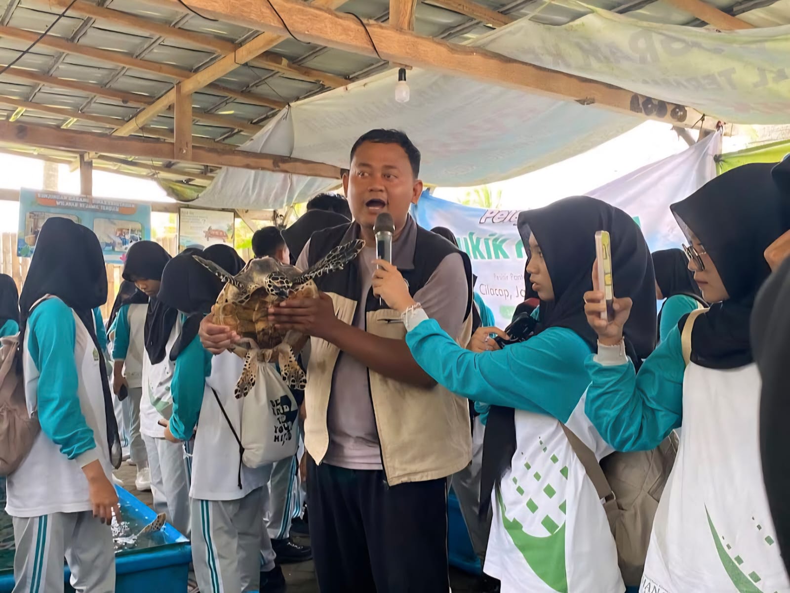 7.000 Telur Diselamatkan! Kisah Warga Cilacap Patroli 12 KM Demi Penyu