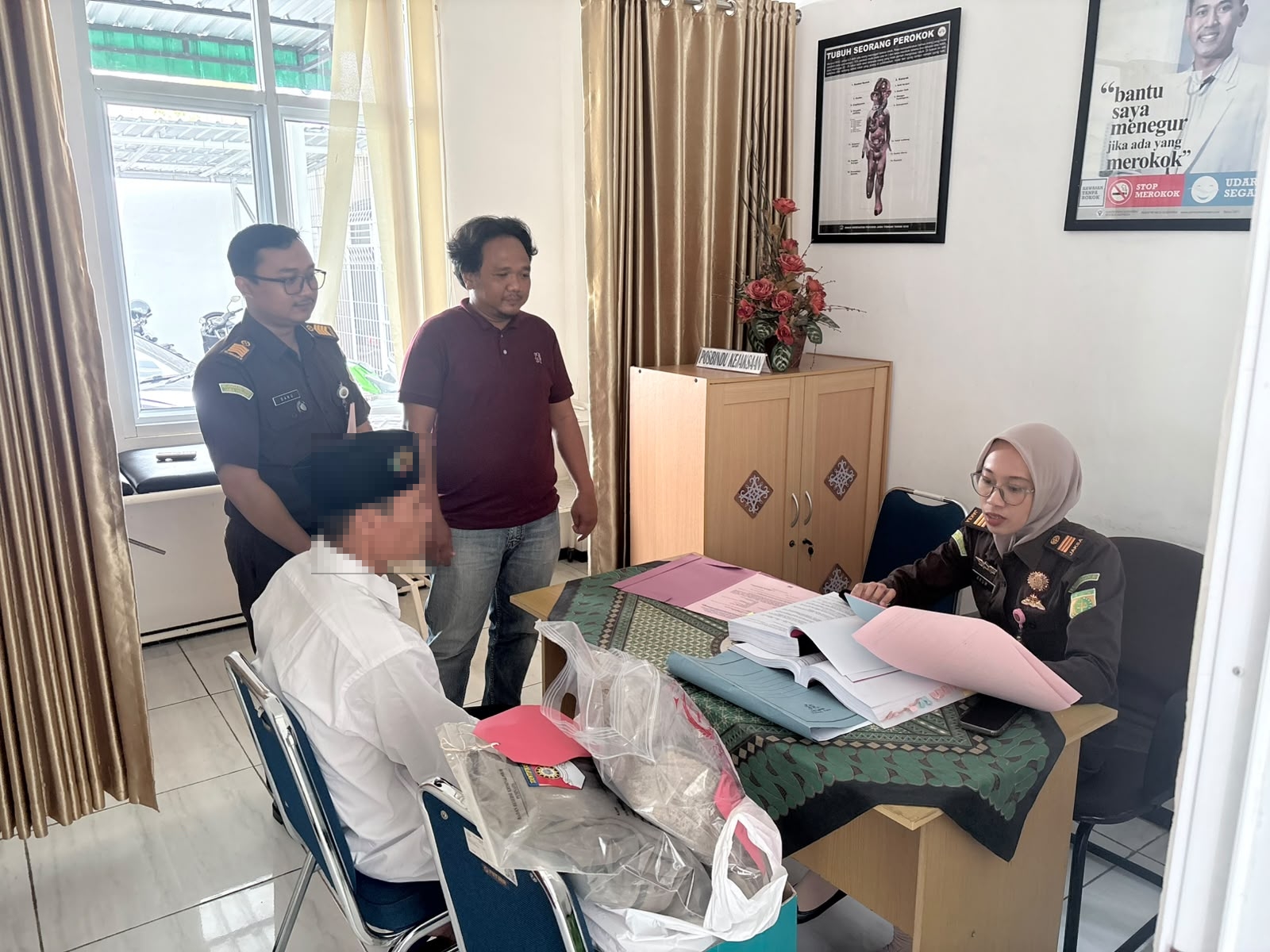 Kasus Pembunuhan Kadus Sangkananyu : Tersangka dan Barang Bukti Dilimpahkan ke Kejari Purbalingga