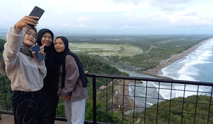 Menikmati Indahnya Pantai Selatan dari Ketinggian di Obyek Wisata Sagara View