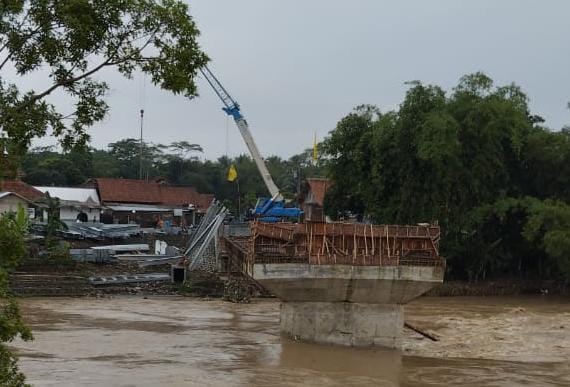 Terkendala Cuaca, Pembangunan Jembatan Wika Terhenti