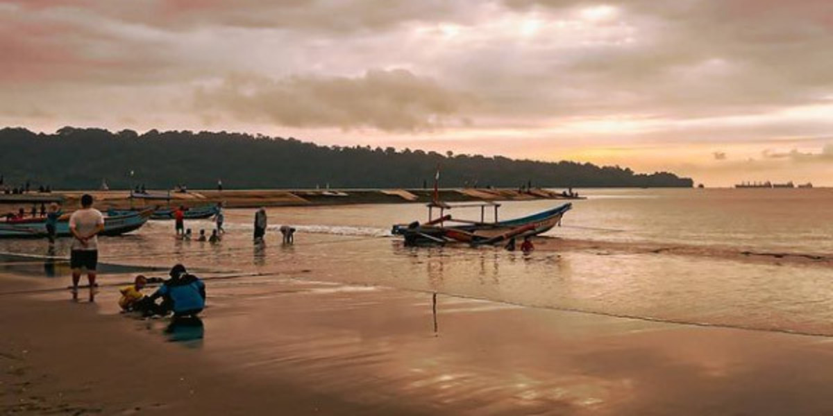 Menikmati Sunset Kota Cilacap, di Pantai Teluk Penyu