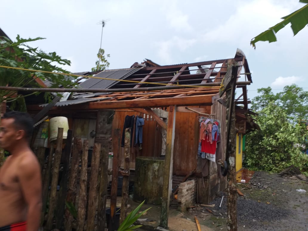 Angin Puting Beliung Terjang Desa Binangun Kecamatan Bantarsari, 146 Rumah Rusak