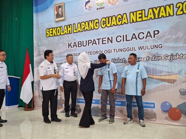 Nelayan Cilacap Ikuti Sekolah Lapang Cuaca BMKG, Agar Melaut Lebih Aman dan Efisien