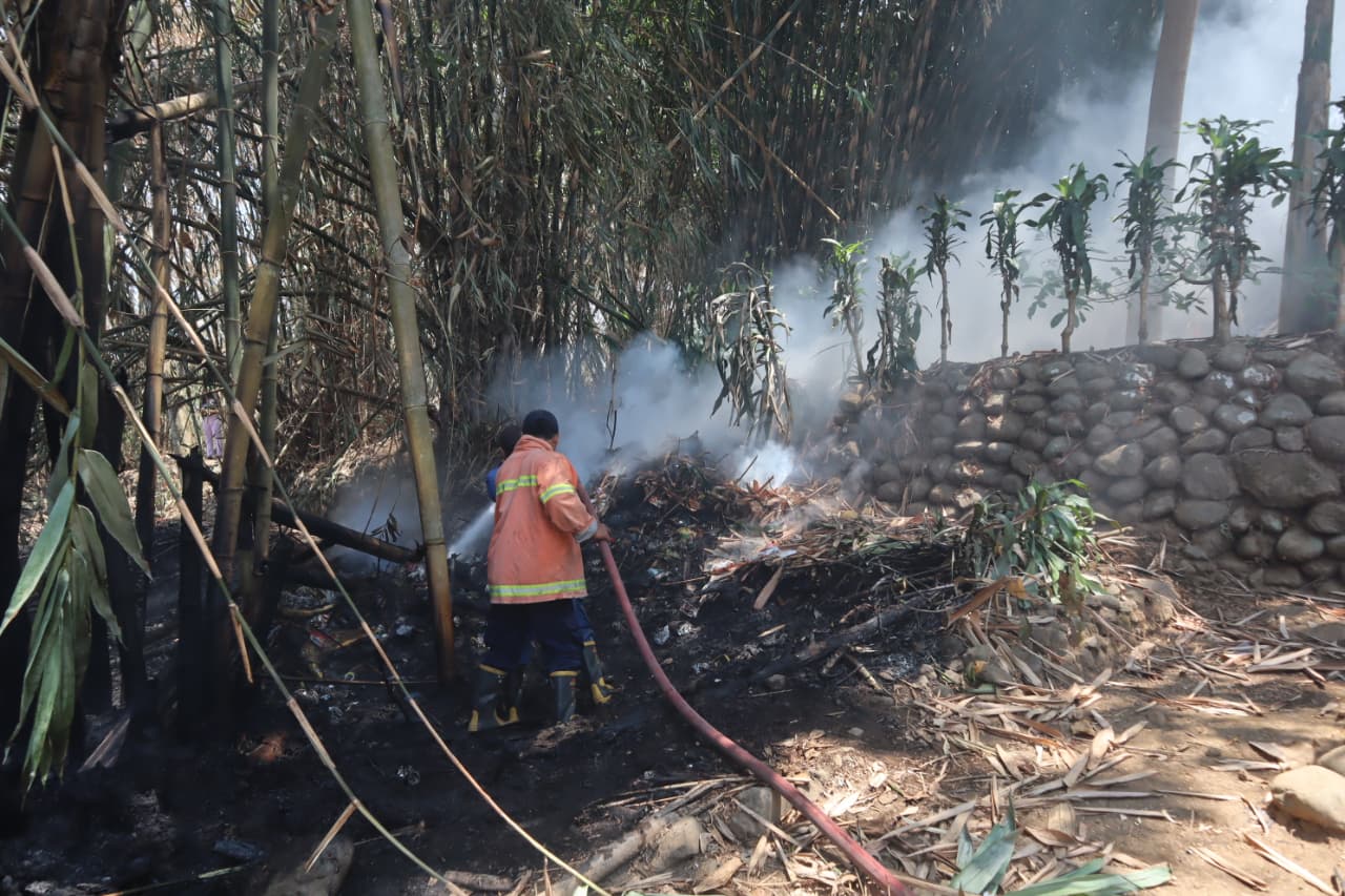 Tiga Karhutla Melanda Banyumas, Api Mendekati Rumah Warga Karanggintung