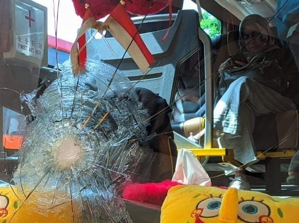 Detik-detik Bus Efisensi Dilempar Batu di Ajibarang Banyumas, Sopir: Pelaku Naik Motor, Batu Sudah Disiapkan