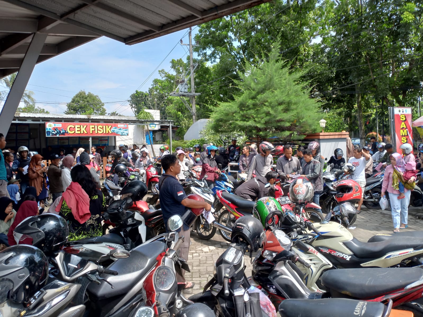 Hari Terakhir Pemutihan Wajib Pajak Membeludak di Samsat Purbalingga, Penerimaan Pajak Tembus Rp19,3 Miliar