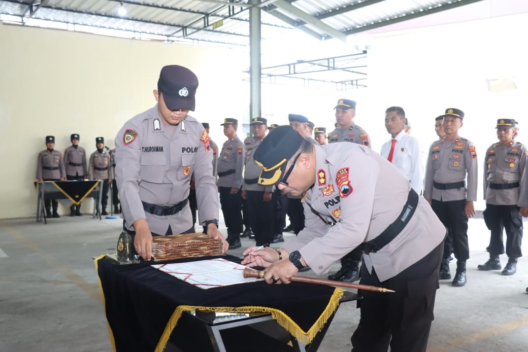 13 Jabatan Perwira Polres Kebumen Diserahterimakan