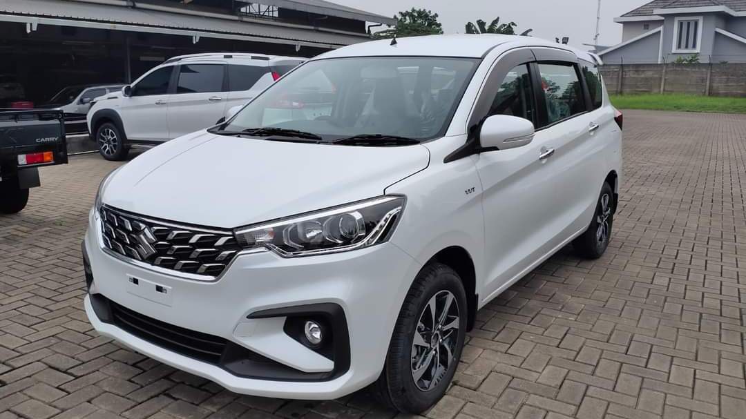 Suzuki Ertiga GL vs GX: Beda Tipis tapi Penting, Mana Pilihan Mobil Terbaikmu?