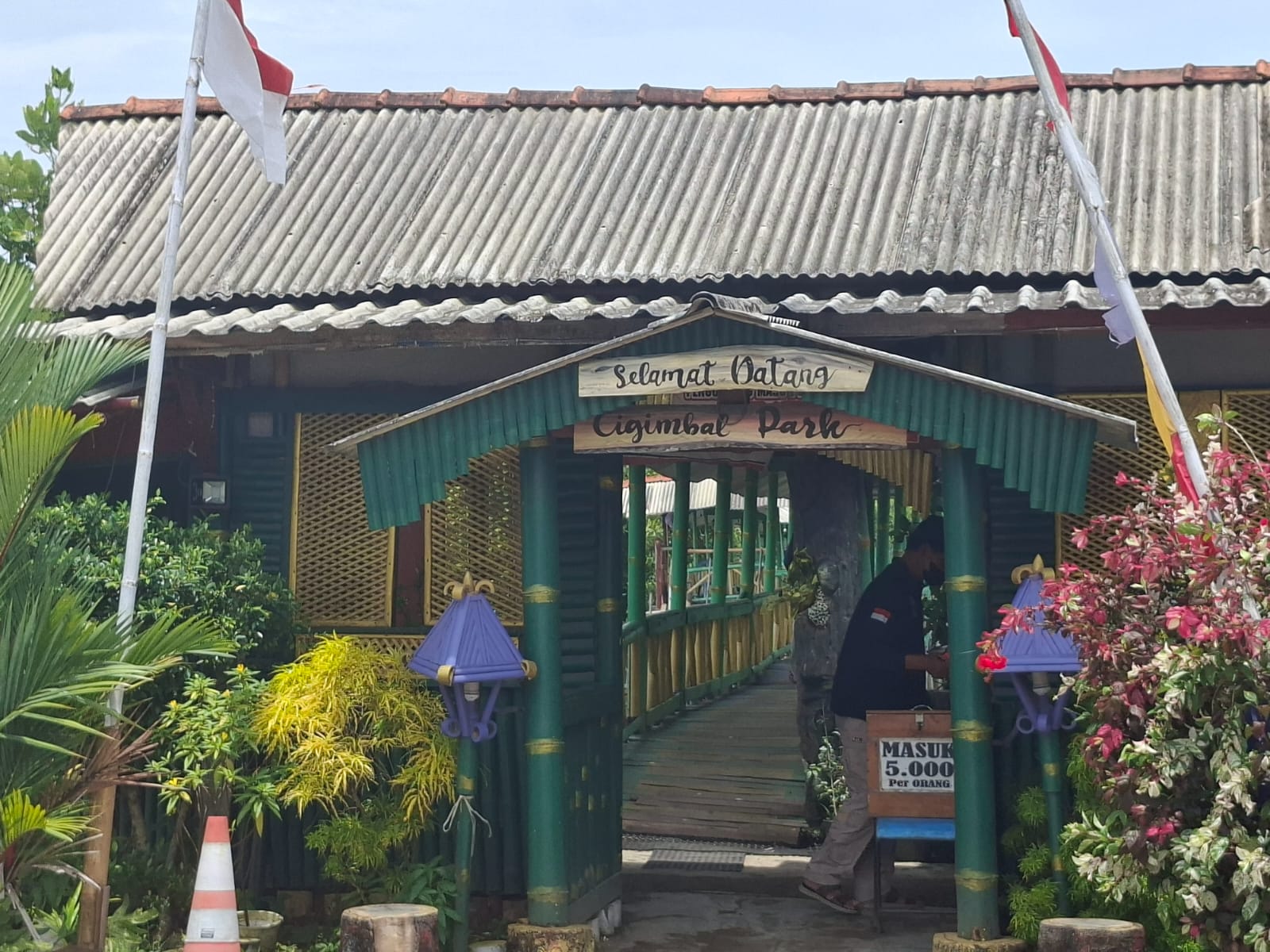 Kawasan Wisata Hutan Mangrove Cigimbal Park Cilacap Diserbu Pengunjung Akhir Pekan