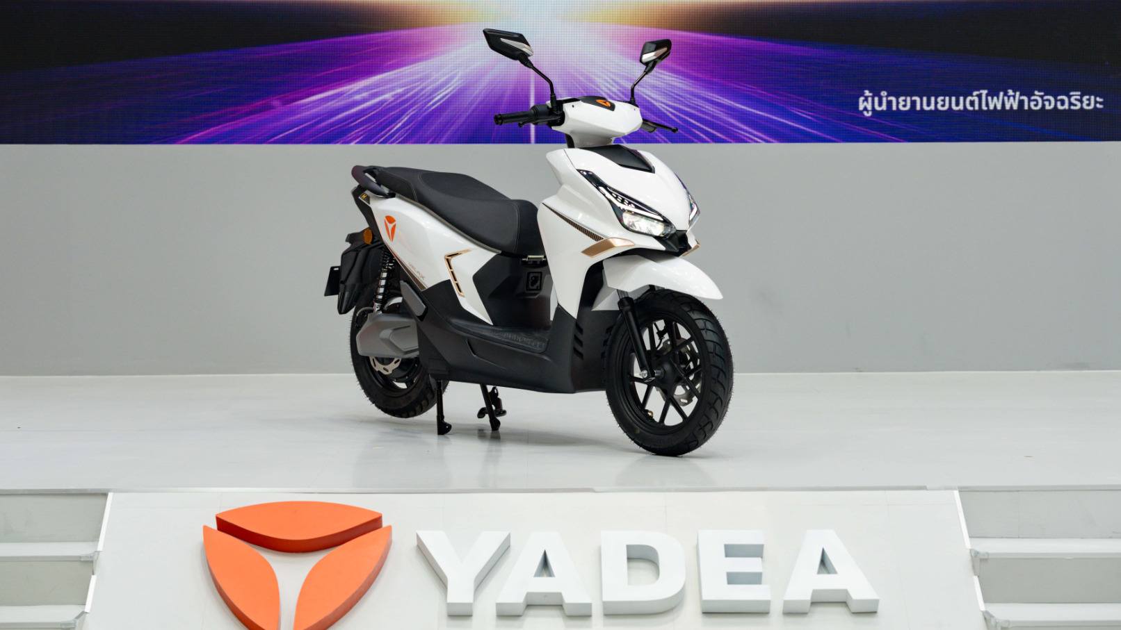 Yadea Velax 2025: Fast Charging, GPS Real-Time, dan Desain Anti Hujan!