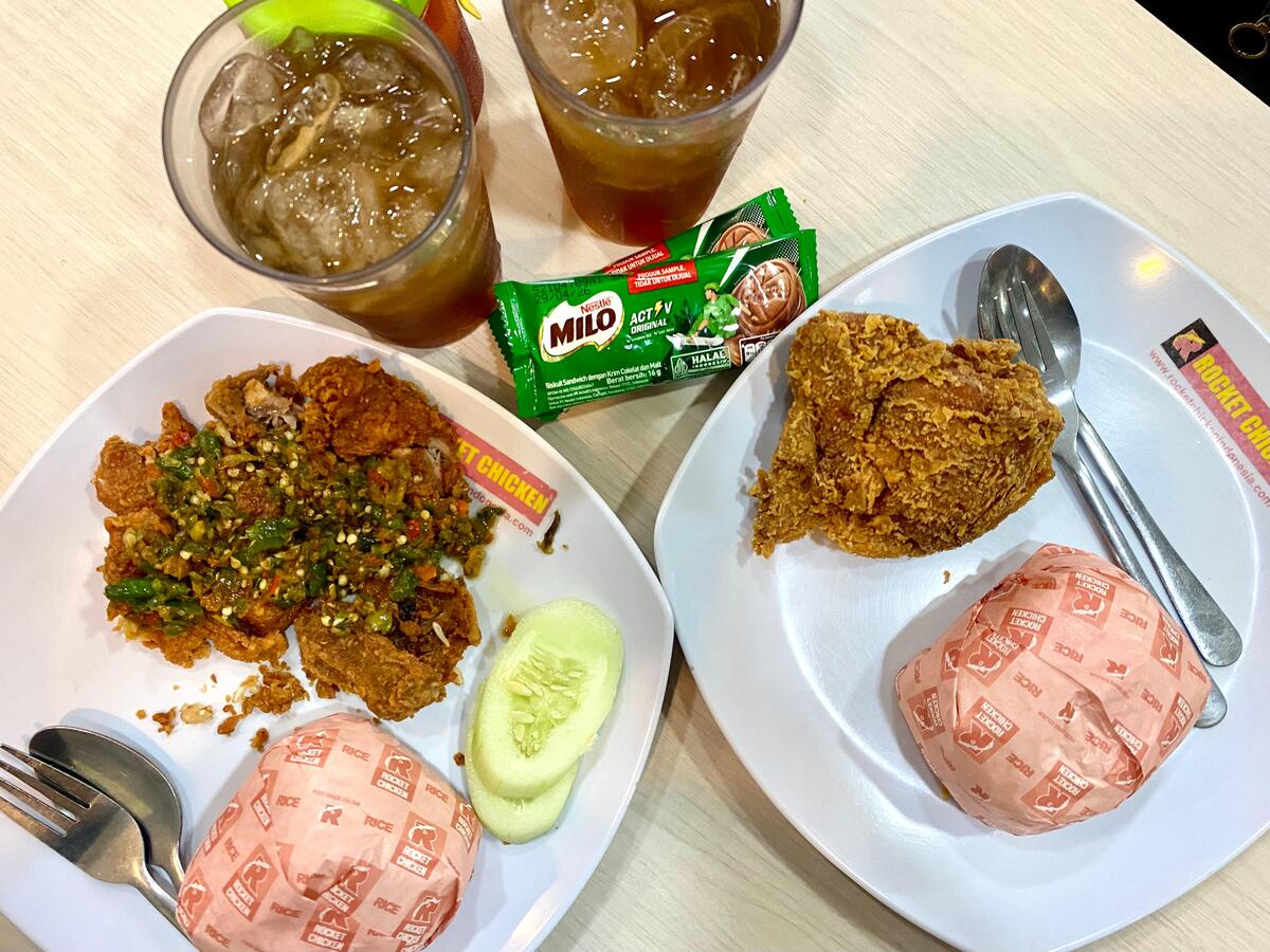 Makan Hemat di Rocket Chicken, Belanja Rp 20 Ribu Dapat Snack Gratis