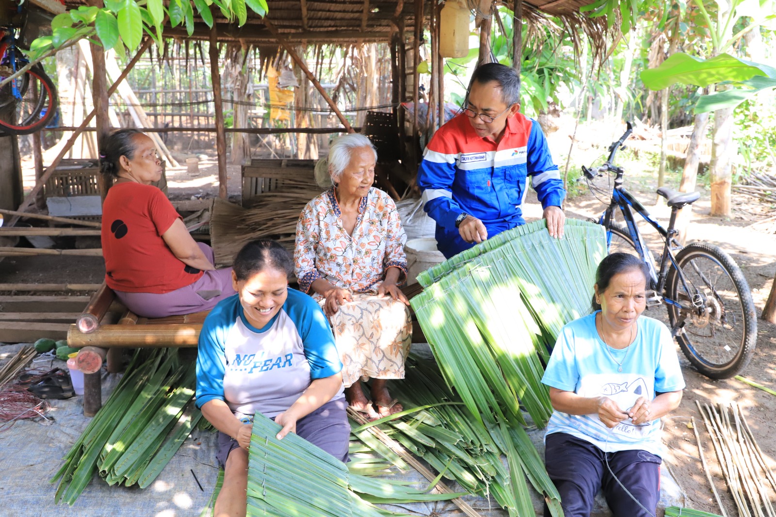 Kunjungi Kampoeng Kepiting Binaan Kilang Cilacap, Dirut KPI Tebarkan Semangat Refining Resilience