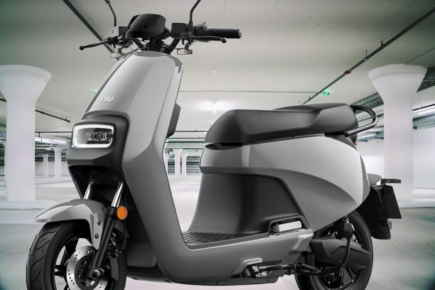 Motor Listrik Stylish untuk Anak Muda? Cek Spesifikasi dan Harga NIU Gova 03!