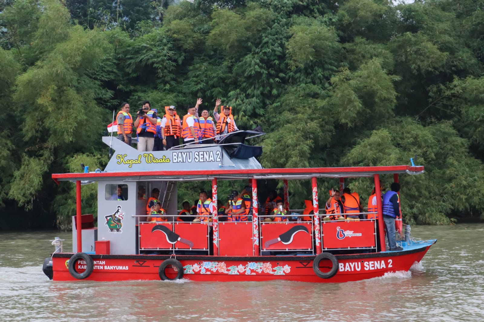 Jajal Kapal Wisata di Sungai Serayu, Bupati ; Nyaman Kaya Naik Kapal Di Bangkok