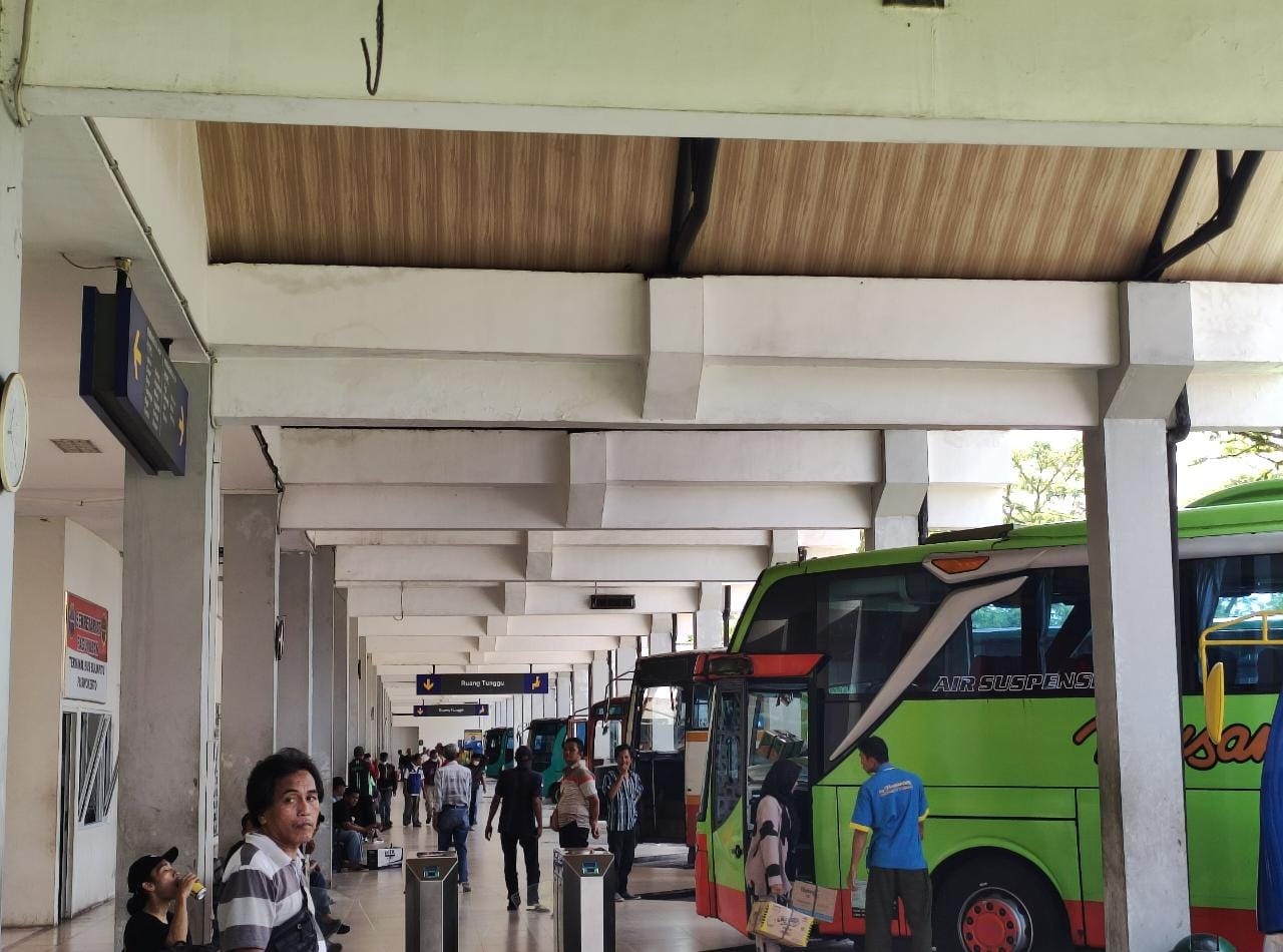 Pemudik Mulai Berdatangan di Terminal Bulupitu