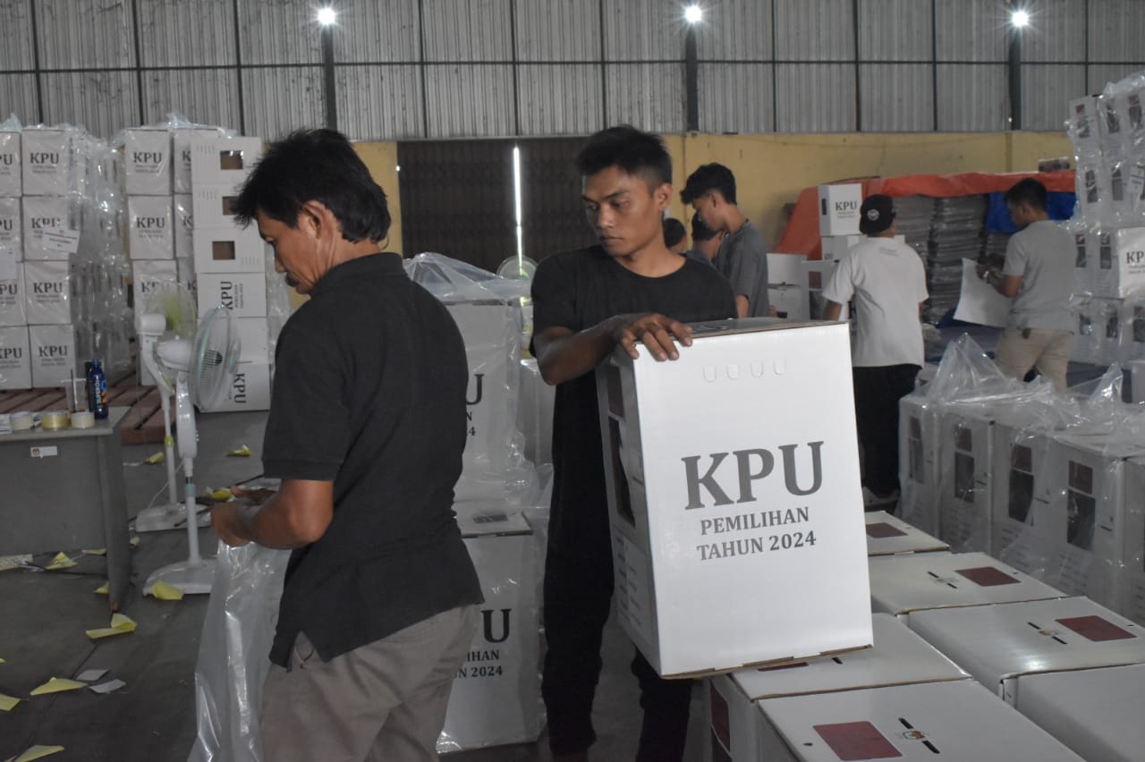 Penghujan, KPU Purbalingga Perhatikan Pelindung Kerusakan Saat Distribusi Logistik Pilkada