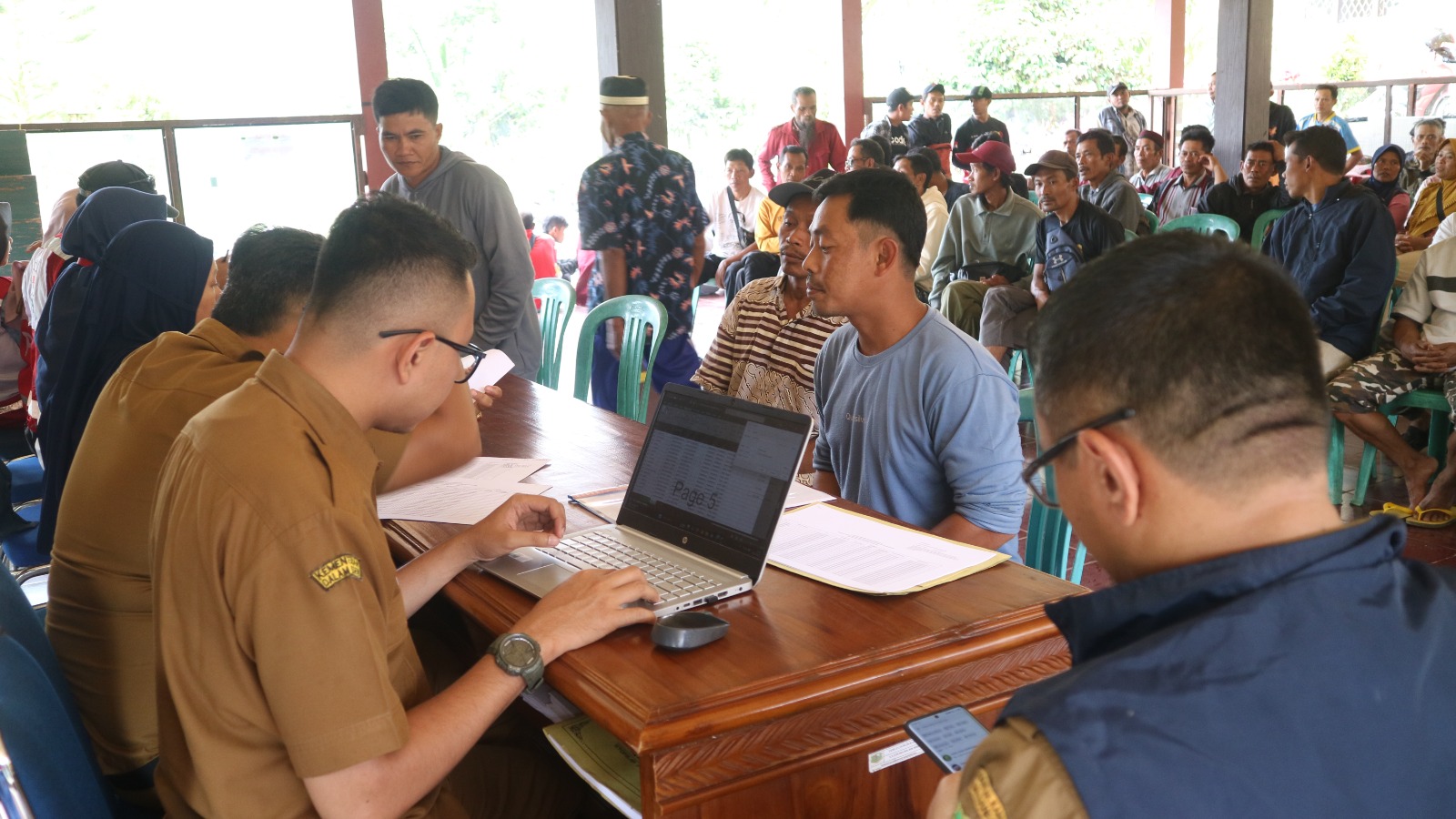 218 KK Korban Longsor Situkung Terima Bantuan Tunai Tahap Keempat