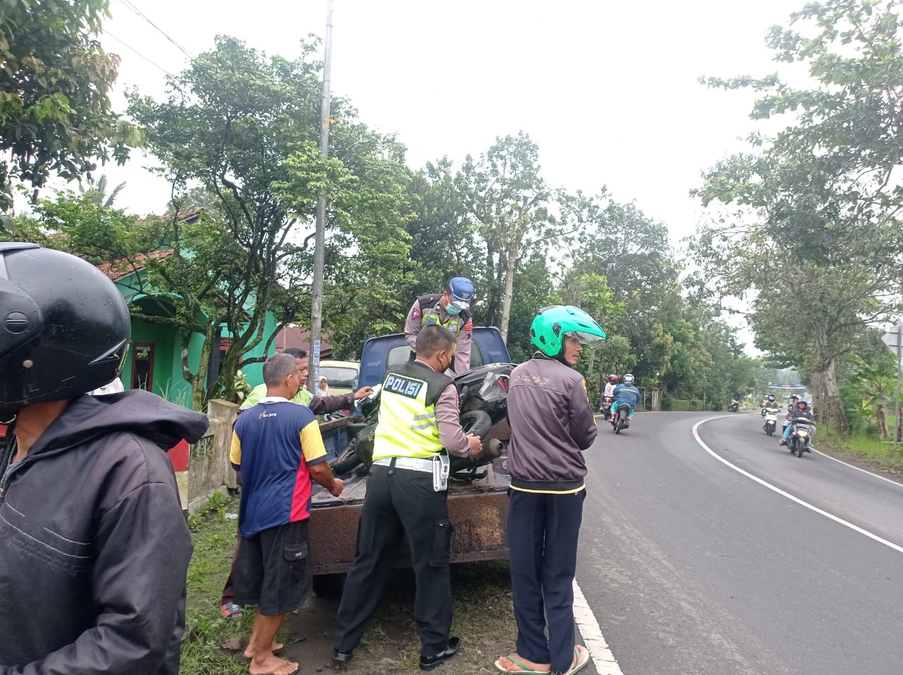 Kecelakaan di Jalan Somagede - Banyumas, Truk Lari Setelah Tabrakan dengan Motor Pelajar   
