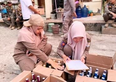 Digerebek di Perbatasan Jateng -Jabar, 276 Botol Miras Disita Satpol PP Cilacap