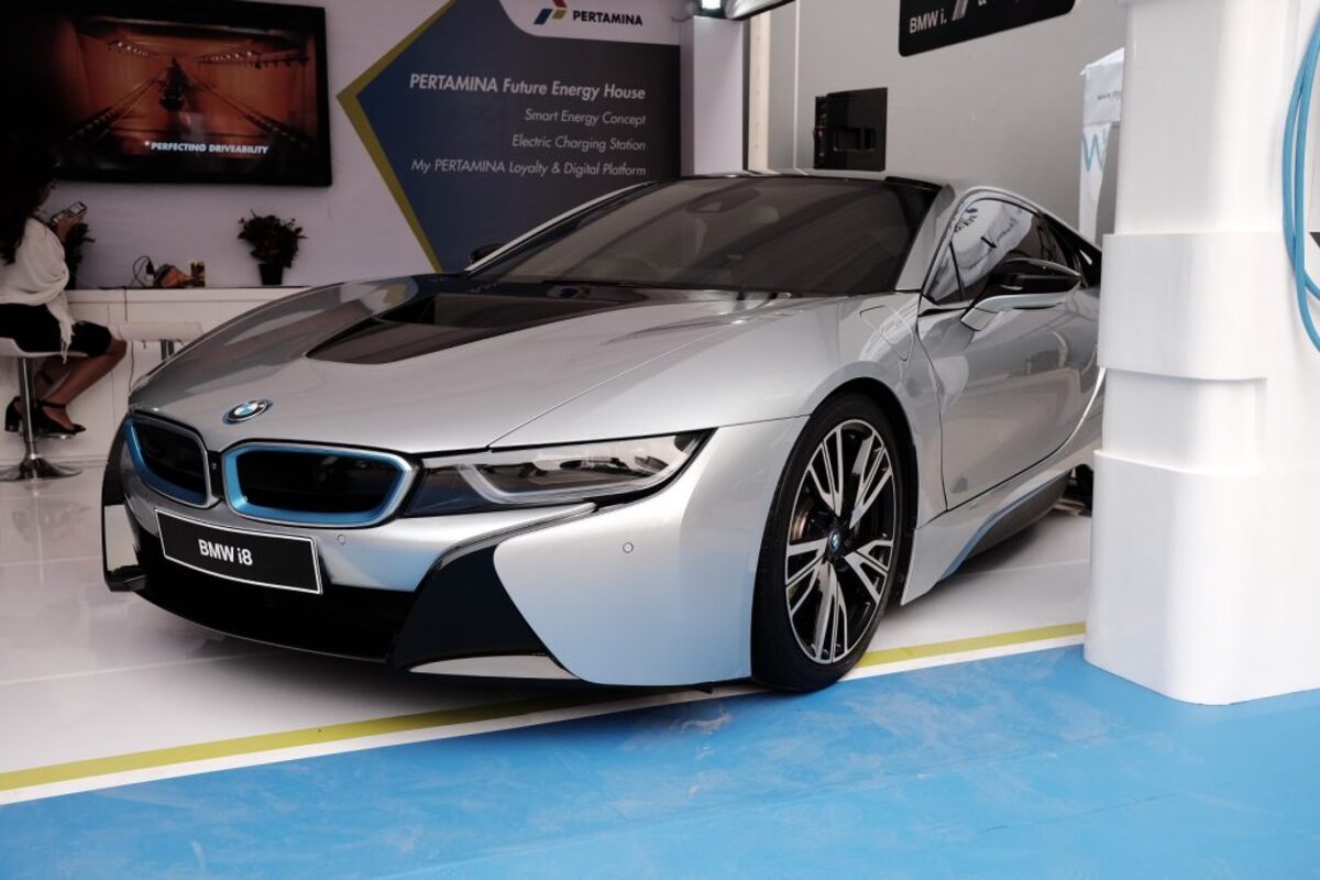 Intip Spesifikasi serta Harga Terbaru BMW i8 di Indonesia