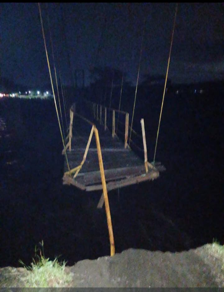 Pondasi Jembatan Gantung Sindang Hancur, Akses Dua Desa Terputus Total