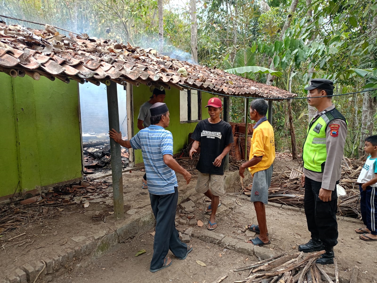 Bakar Sampah, Rumah Warga Tunjungseto Ludes Terbakar