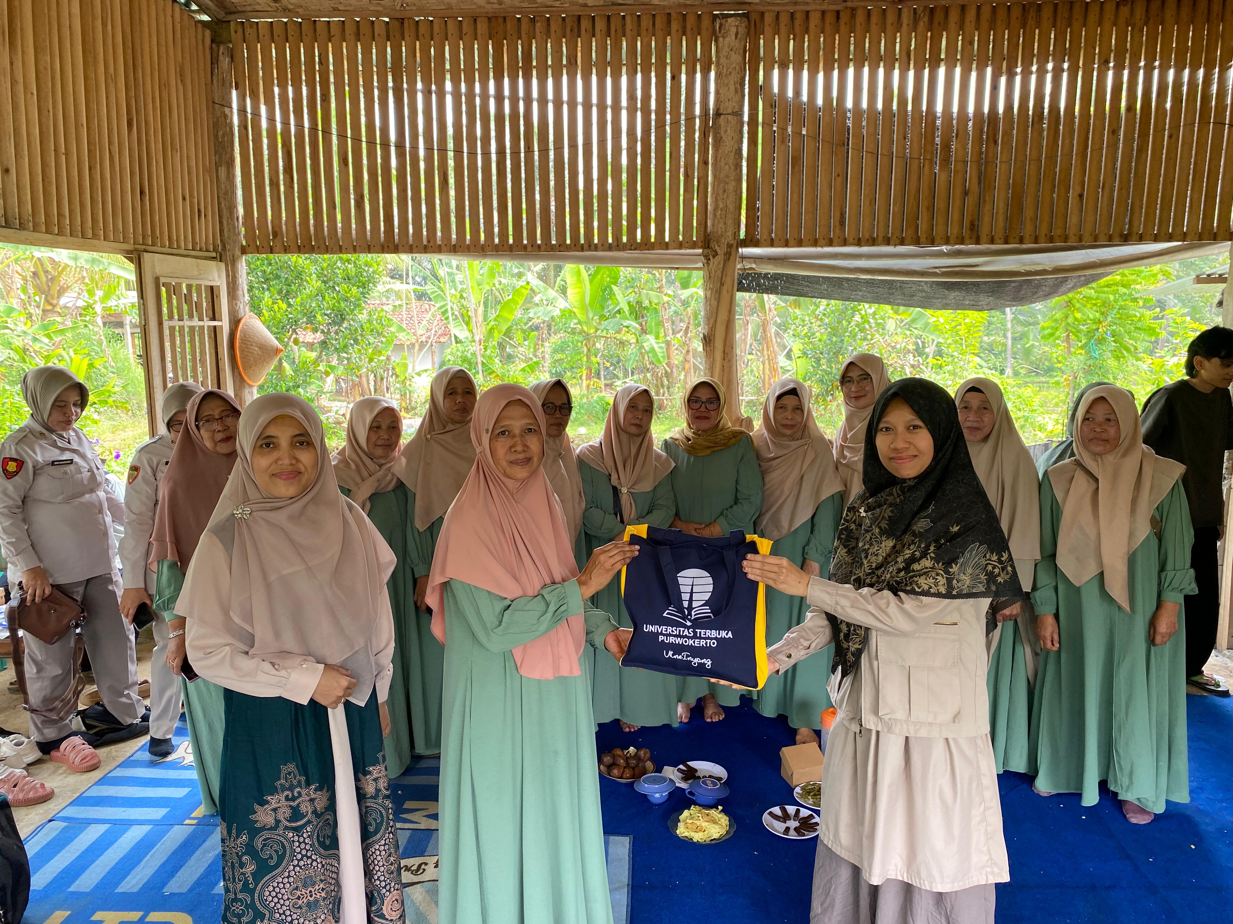 Kolaborasi UT Purwokerto dan Unsoed, UMKM Aswapemari di Gumiwang Siap Lebih Kompetitif